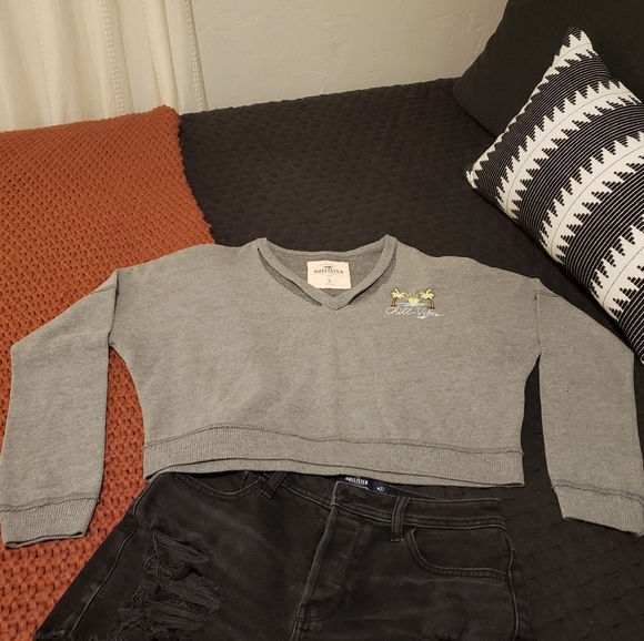 Cropped Hollister Crew Neck🌴 - Picture 3 of 7